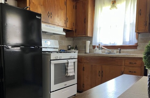 Owensboro Apartment | *NEW LISTING DISCOUNT!!*The Cozy Chic 1BD/1BTH APT- FULL KITCHEN, PETS WELCOME!