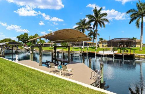 Caloosahatchee Villa | NEW LISTING! Electric-Heated Pool Home on Gulf Access with dock - Villa Paradise Cove