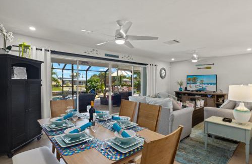 Caloosahatchee Villa | NEW LISTING! Electric-Heated Pool Home on Gulf Access with dock - Villa Paradise Cove