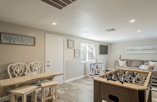 Security Acres House | 🌞NEW Listing🌞 Fiesta Cottage~ Pool🏊‍♀️ Foosball~ BBQ🍔 fire pit🔥 6 Adults+5 Kids