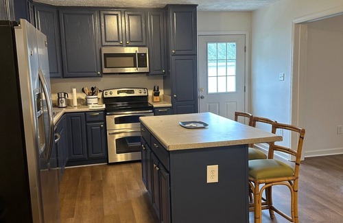 Lexington House | New listing for newly renovated 3 BR Home 1 mile from Historic Lexington