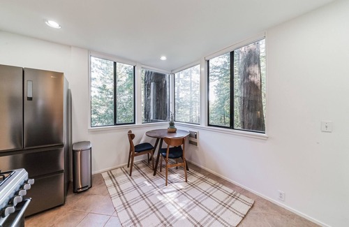 Mill Valley Apartment | NEW LISTING! Mill Valley Treehouse Apt by RedAwning