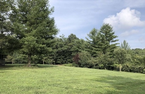 Crossville - Harriman Apartment | NEW LISTING Mountain ridgetop apartment located in a quaint setting