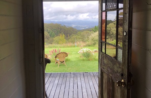 Blackheath Cabin | New listing! Original 1895 cottage, magnificent uninterrupted views of valley.