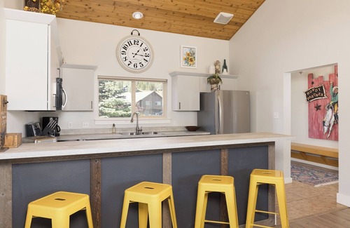 Big Sky Ski Chalet | New listing! Recently updated chalet in Big Sky. Hot tub & close to town center!