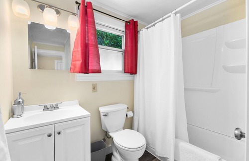 Vashon Island House | New listing! Seascape Cottage - A Vashon Island waterfront retreat