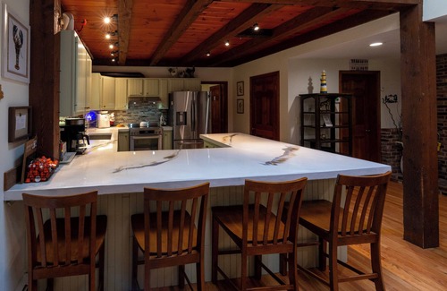 Mount Vernon House | NEW! Long Pond Lake View Getaway w/HOT TUB, ME