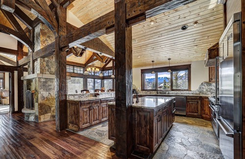 The Highlands Cabin | New! Long Ridge Lodge, Heavenly Views and Private Spa, Quiet Neighborhood.