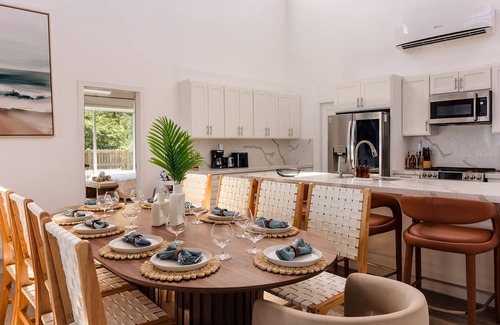 Roatan Villa | NEW! Lux Remote Escape w/Concierge, Pool, Hot Tub, Views, Beach & Water Sports