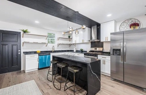 Downtown Baltimore House | New Luxurious Home! 6 minutes from Harbor Skyline View