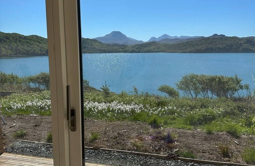 Gairloch Cabin | New Luxury 1 bedroom house with breathtaking ocean + mountain views. West bothy
