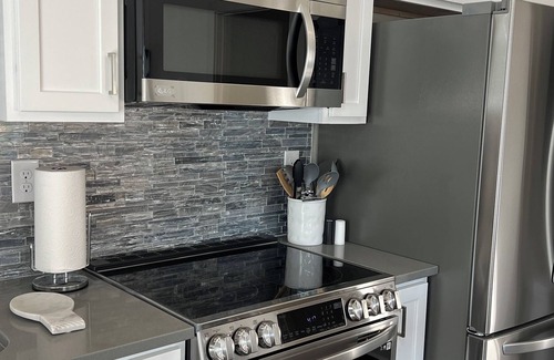 Auburn Cottage | New Luxury 1BR Cottage in Downtown Auburn!
