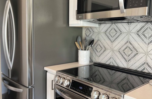 Auburn Condo | New Luxury 1BR Cottage in Downtown Auburn!