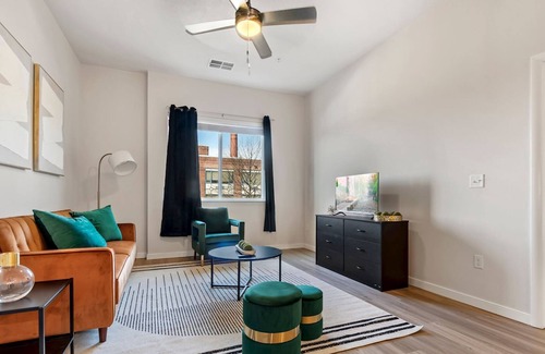 Downtown Baltimore Apartment | New Luxury 1br|Queenbed|Near Harbor|Aquarium|Stadium