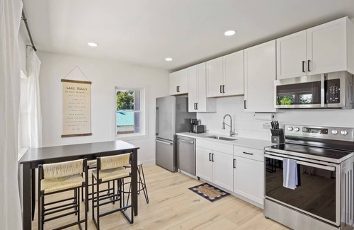Sodus Point Apartment | NEW Luxury Apt | 3 BR | King Bed | Sodus Point