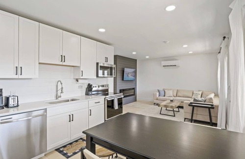 Sodus Point Apartment | NEW Luxury Apt | 3 BR | King Bed | Sodus Point