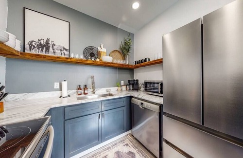 Phoenix Hill House | NEW - Luxury Home near Downtown|Close to Nulu!