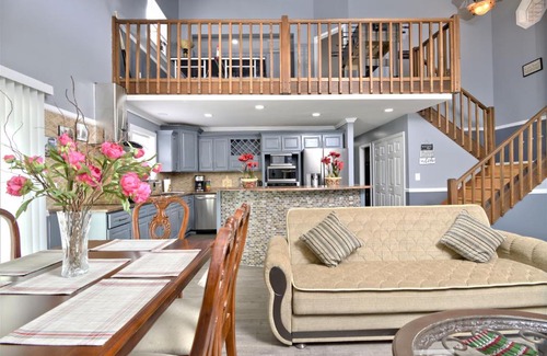 Long Pond House | NEW Luxury Pocono house -Newly renovated -Hot Tub -Game Room -Firepit -Pet Friendly -Near attractions