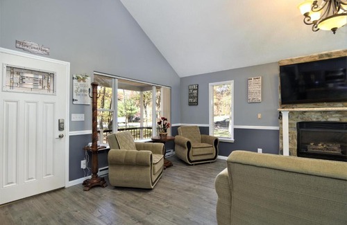 Long Pond House | NEW Luxury Pocono house -Newly renovated -Hot Tub -Game Room -Firepit -Pet Friendly -Near attractions