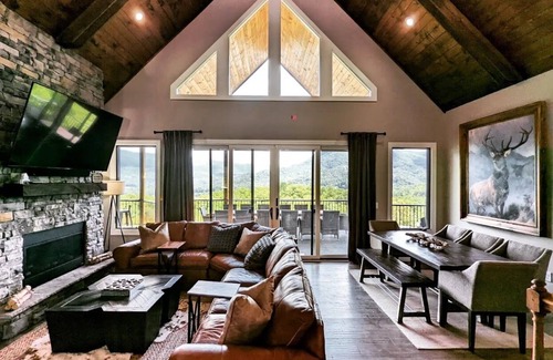 Wears Valley Villa | New Luxury Villa in the Smokies - Near Gatlinburg /Pigeon Forge /Dollywood