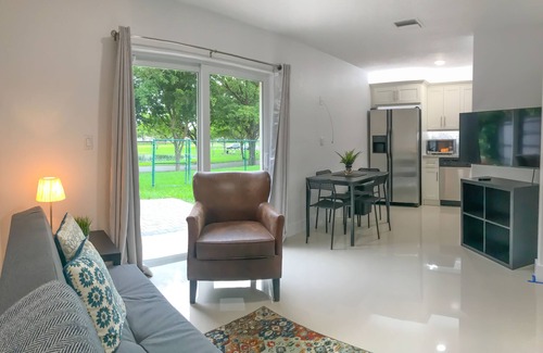 Cutler Bay House | New Miami Townhouse On Lake SU For Families 3Bd, 1Bth, 5 Per
