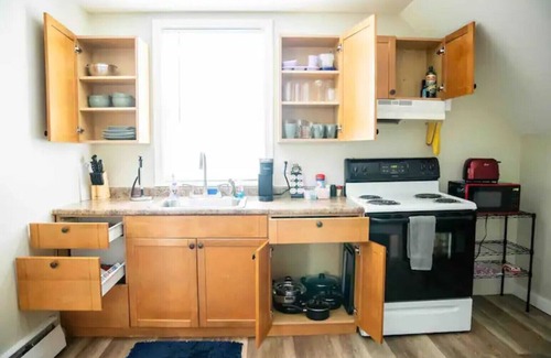 Milford Apartment | NEW - Mins to Manchester/Nashua - Queen Bed - Pet Friendly - Near Trails - Mtns