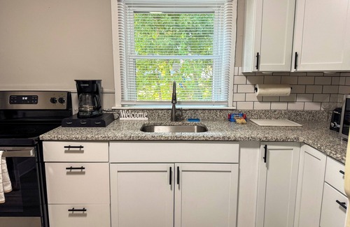 Hudson Apartment | NEW - Mins to Nashua NH and Lowell MA - Queen Size Beds - W/D - Pet Friendly