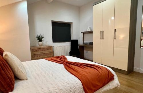 Preston Apartment | New Modern 3 Bed En-suites City Centre Apartment - Sleeps 8 - Parking Options