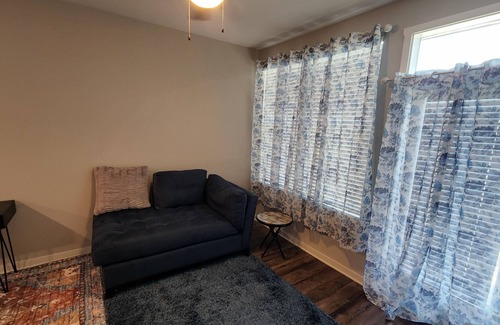 Klein Apartment | New modern apartment close to the Marketplace and major highways