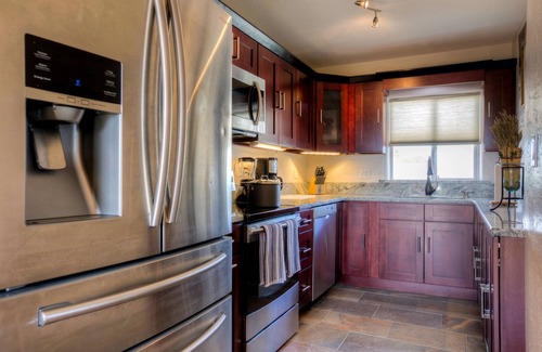 New Smyrna Beach Apartment | New Modern Designer 2BR, 1BA Next To Intercoastal Access. Boat Parking Avail.