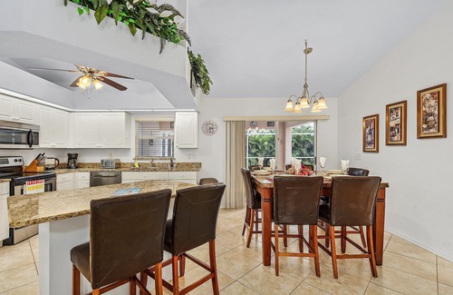 Trafalgar Villa | New, modern, exclusive house, stylish pool area, central SW, near golf course