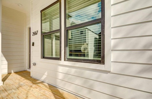 Garden Oaks House | New Modern Home in Oak Forest