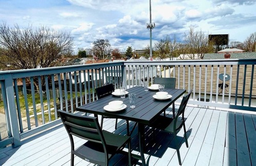 Wyandotte Condo | *New* Modern Loft+Sky Deck~Expo UL Walk to Derby