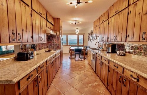 Santa Fe House | NEW! Mountain views, arcade, hot tub, 3000sqft