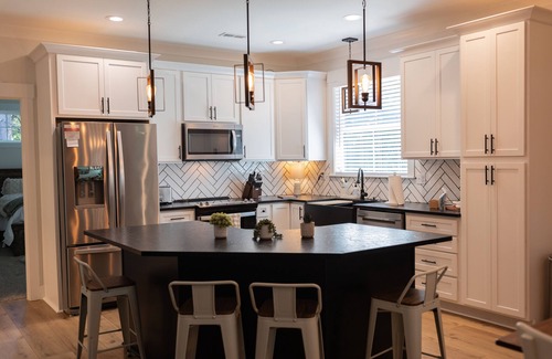 Landrum House | ⭐️NEW⭐️ Near Tryon Equestrian Luxury Getaway Hot Tub Game Room Landrum