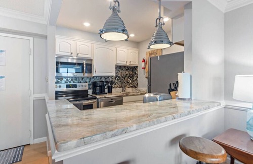 Virginia Beach Condo | New Oceanfront 2bd, 2bth/ Beach/Pool/Boat