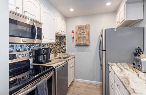 Virginia Beach Condo | New Oceanfront 2bd, 2bth/ Beach/Pool/Boat