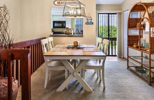 Bradenton Condo | NEW ON THE MARKET! CLOSE TO BEACH! 2 Bed, 2 Bath Townhome in Palma Sola!