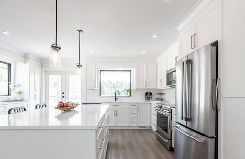 Langley House | **NEW** Open & Bright Home in Langley With Parking for Truck & Trailer