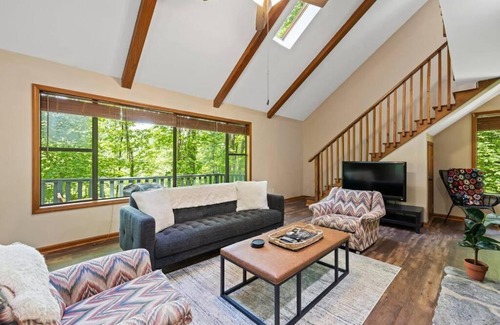 Lake Lure House | NEW! Peak Retreat- Lake Lure- Family Friendly!