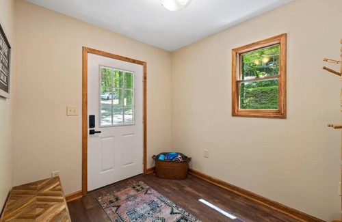 Lake Lure House | NEW! Peak Retreat- Lake Lure- Family Friendly!