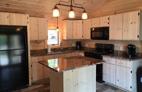 Chocorua Cabin | New Pine Cabin in the white mountains walk to white lake new