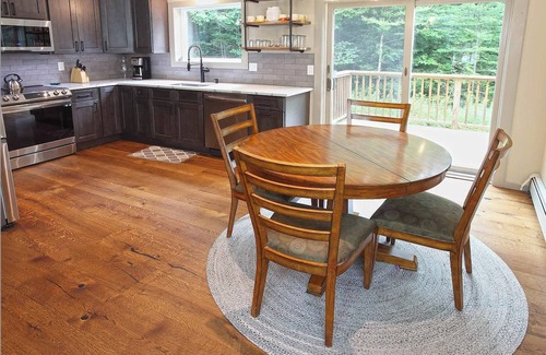 West Dover Ski Chalet | NEW Private Chalet - 4 mins to Mt Snow