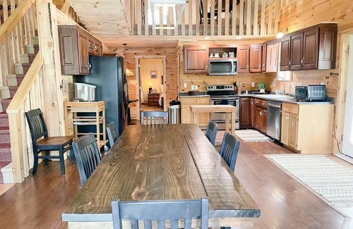Union Furnace Cabin | NEW! Private Hilltop Hocking Hills Cabin, Sleeps 14, Hot tub, Firepit