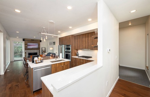 Whitefish House | NEW private hot tub & amazing lake views