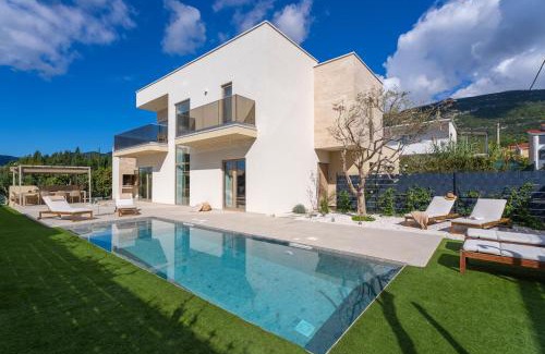 Kastela Villa | NEW Private Pool Villa Veluri