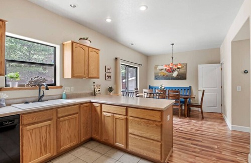 Ponderosa Trails House | *NEW!*Putting Green* *A/C* Blue Sky Getaway!