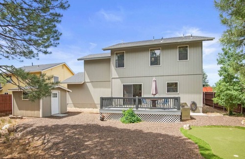 Ponderosa Trails House | *NEW!*Putting Green* *A/C* Blue Sky Getaway!