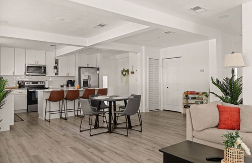 Southeast Pensacola House | New Remodel - Walk to Bars/Eats 4bd/3ba w/Yard