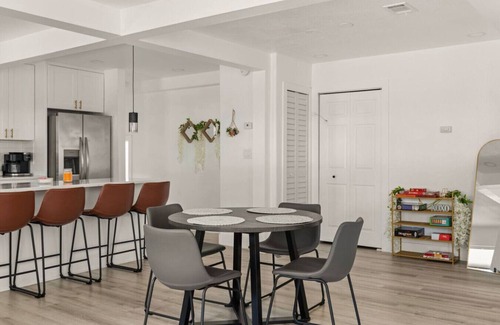 Southeast Pensacola House | New Remodel - Walk to Bars/Eats 4bd/3ba w/Yard